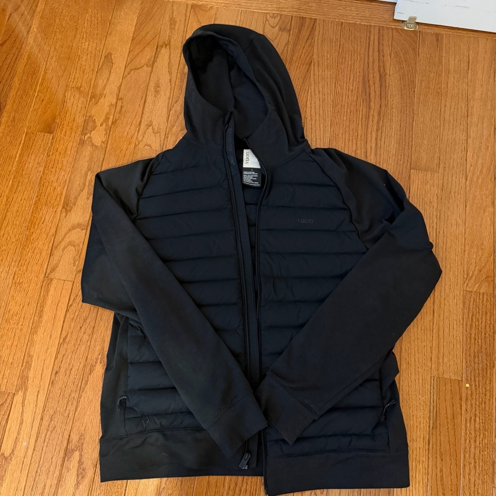 Vuori new without tags black hooded zip up jacket